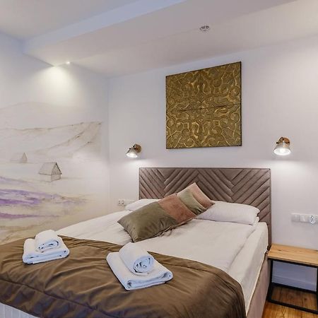 Rezydencja Ornak 5 - Stylowe Apartamenty Z Balkonami I Jacuzzi, 5 Min Pieszo Do Krupowek, Izby Podhalanskie Zakopane Luaran gambar