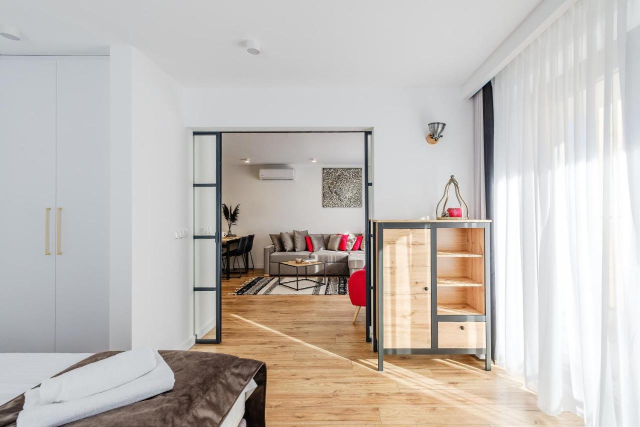 Rezydencja Ornak 5 - Stylowe Apartamenty Z Balkonami I Jacuzzi, 5 Min Pieszo Do Krupowek, Izby Podhalanskie Zakopane Luaran gambar